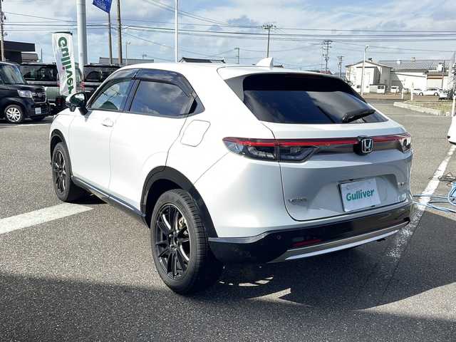 ホンダ ヴェゼル ハイブリッド e:HEV Z 新潟県 2022(令4)年 3.1万km プレミアムサンライトホワイトパール 純正メモリナビ/（BT／AM／FM／DVD）/バックカメラ/フルセグTV/黒ハーフレザー/シートヒーター（運転席＋助手席）/ステアリングヒーター/ステアリングスイッチ/パドルシフト/置き型充電/電動リアアゲート/クルーズコントロール/LEDヘッドライト/オートライト/夏タイヤ積載/ETC/ドライブレコーダー