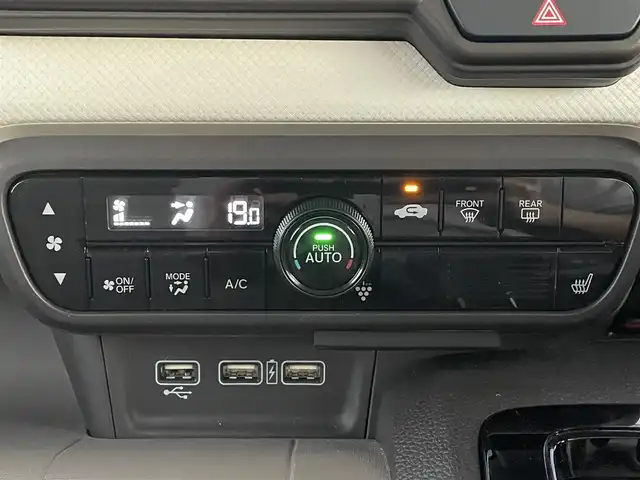 ホンダ Ｎ ＷＧＮ L ホンダセンシング 滋賀県 2021(令3)年 3.8万km ルナシルバーM 純正ディスプレイオーディオ/・AM/FM/・CD/USB/・Bluetooth/・ワンセグTV/バックカメラ/ステアリングスイッチ/USB充電/ビルトインETC/前方ドライブレコーダー/運転席シートヒーター/衝突軽減ブレーキ(CMBS)/車線逸脱抑制システム/先行車発進警告/標識認識機能/アダプティブクルーズコントロール/電動格納ミラー/オートヘッドライト/ドアバイザー