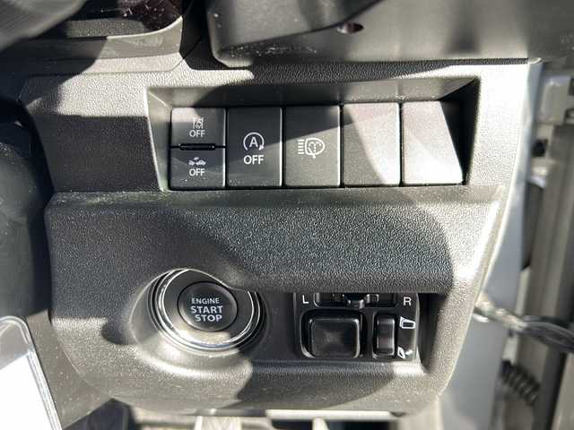 スズキ ジムニー XC 岐阜県 2023(令5)年 1.7万km ミディアムグレー 登録時走行距離：16214km/ナビ/バックカメラ/フルセグテレビ・Bluetooth/RAYSアルミホイール/シートヒーター/レーダークルーズコントロール/レーンキープアシスト/MT/４WD/ドライブレコーダー/背面タイヤ/LEDヘッドライト/オートライト/フォグライト/純正フロアマット/プッシュスタート/スマートキー