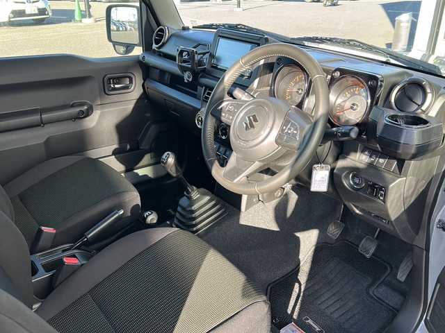 スズキ ジムニー XC 岐阜県 2023(令5)年 1.7万km ミディアムグレー 登録時走行距離：16214km/ナビ/バックカメラ/フルセグテレビ・Bluetooth/RAYSアルミホイール/シートヒーター/レーダークルーズコントロール/レーンキープアシスト/MT/４WD/ドライブレコーダー/背面タイヤ/LEDヘッドライト/オートライト/フォグライト/純正フロアマット/プッシュスタート/スマートキー