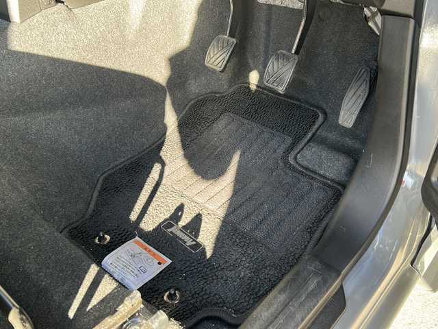 スズキ ジムニー XC 岐阜県 2023(令5)年 1.7万km ミディアムグレー 登録時走行距離：16214km/ナビ/バックカメラ/フルセグテレビ・Bluetooth/RAYSアルミホイール/シートヒーター/レーダークルーズコントロール/レーンキープアシスト/MT/４WD/ドライブレコーダー/背面タイヤ/LEDヘッドライト/オートライト/フォグライト/純正フロアマット/プッシュスタート/スマートキー