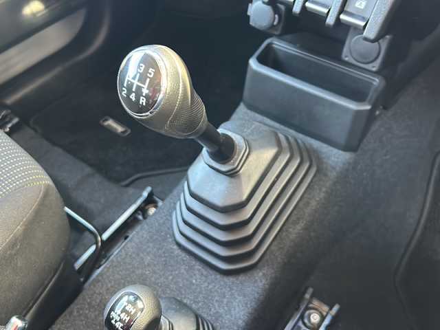 スズキ ジムニー XC 岐阜県 2023(令5)年 1.7万km ミディアムグレー 登録時走行距離：16214km/ナビ/バックカメラ/フルセグテレビ・Bluetooth/RAYSアルミホイール/シートヒーター/レーダークルーズコントロール/レーンキープアシスト/MT/４WD/ドライブレコーダー/背面タイヤ/LEDヘッドライト/オートライト/フォグライト/純正フロアマット/プッシュスタート/スマートキー