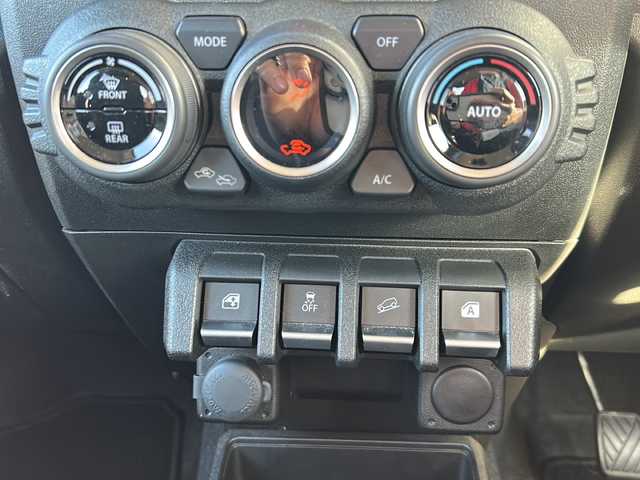 スズキ ジムニー XC 岐阜県 2023(令5)年 1.7万km ミディアムグレー 登録時走行距離：16214km/ナビ/バックカメラ/フルセグテレビ・Bluetooth/RAYSアルミホイール/シートヒーター/レーダークルーズコントロール/レーンキープアシスト/MT/４WD/ドライブレコーダー/背面タイヤ/LEDヘッドライト/オートライト/フォグライト/純正フロアマット/プッシュスタート/スマートキー