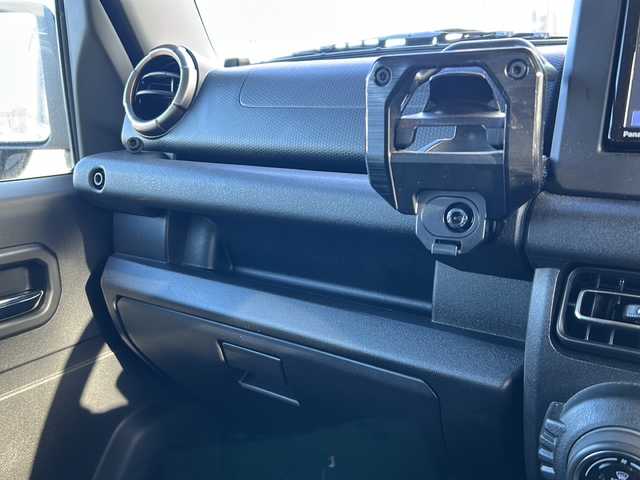 スズキ ジムニー XC 岐阜県 2023(令5)年 1.7万km ミディアムグレー 登録時走行距離：16214km/ナビ/バックカメラ/フルセグテレビ・Bluetooth/RAYSアルミホイール/シートヒーター/レーダークルーズコントロール/レーンキープアシスト/MT/４WD/ドライブレコーダー/背面タイヤ/LEDヘッドライト/オートライト/フォグライト/純正フロアマット/プッシュスタート/スマートキー