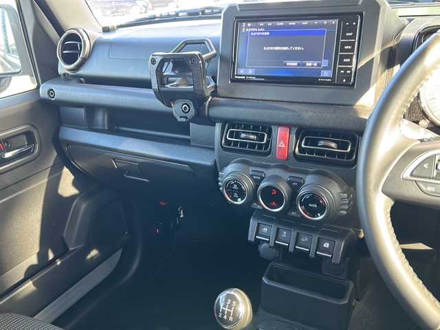 スズキ ジムニー XC 岐阜県 2023(令5)年 1.7万km ミディアムグレー 登録時走行距離：16214km/ナビ/バックカメラ/フルセグテレビ・Bluetooth/RAYSアルミホイール/シートヒーター/レーダークルーズコントロール/レーンキープアシスト/MT/４WD/ドライブレコーダー/背面タイヤ/LEDヘッドライト/オートライト/フォグライト/純正フロアマット/プッシュスタート/スマートキー