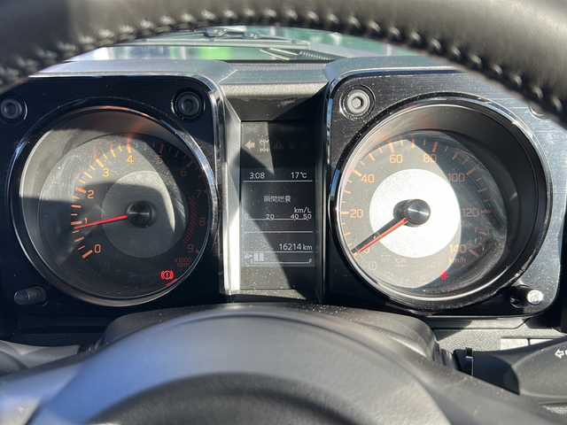 スズキ ジムニー XC 岐阜県 2023(令5)年 1.7万km ミディアムグレー 登録時走行距離：16214km/ナビ/バックカメラ/フルセグテレビ・Bluetooth/RAYSアルミホイール/シートヒーター/レーダークルーズコントロール/レーンキープアシスト/MT/４WD/ドライブレコーダー/背面タイヤ/LEDヘッドライト/オートライト/フォグライト/純正フロアマット/プッシュスタート/スマートキー