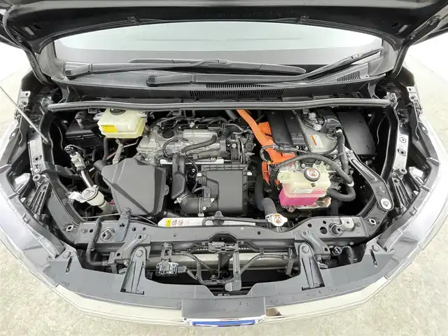 トヨタ ノア ハイブリッド Si ダブルバイビー 千葉県 2018(平30)年 5.6万km ブラック 禁煙車/トヨタセーフティセンス/・車線逸脱警報システム/・クルーズコントロール/・クリアランスソナー/・レーンディパーチャーアラート/純正10インチメモリナビ/・型番：NSZN-Z66T/・CD/DVD/Bluetooth/フルセグTV/・バックカメラ/・ビルトインETC/両側パワースライドドア/革巻きステアリング/・ステアリングスイッチ/ハーフレザーシート/・DNシートヒーター/左右独立エアコン/純正フロアマット/純正16インチAW/オートライト/・オートマチックハイビーム/・LEDヘッドライト/・LEDフォグランプ