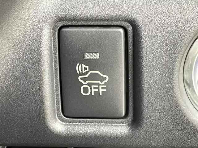 トヨタ ノア ハイブリッド Si ダブルバイビー 千葉県 2018(平30)年 5.6万km ブラック 禁煙車/トヨタセーフティセンス/・車線逸脱警報システム/・クルーズコントロール/・クリアランスソナー/・レーンディパーチャーアラート/純正10インチメモリナビ/・型番：NSZN-Z66T/・CD/DVD/Bluetooth/フルセグTV/・バックカメラ/・ビルトインETC/両側パワースライドドア/革巻きステアリング/・ステアリングスイッチ/ハーフレザーシート/・DNシートヒーター/左右独立エアコン/純正フロアマット/純正16インチAW/オートライト/・オートマチックハイビーム/・LEDヘッドライト/・LEDフォグランプ