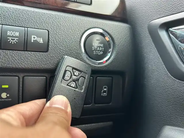 トヨタ ヴェルファイア 2．4Z 鹿児島県 2012(平24)年 13.3万km ブラック フリップダウンモニター/純正ナビ/　　CD/DVD/BT/フルセグ/左側パワースライドドア/HIDオートライト/純正18インチアルミホイール/ステアリングスイッチ/nanoeスイッチ/ECO MODEスイッチ/スマートキー