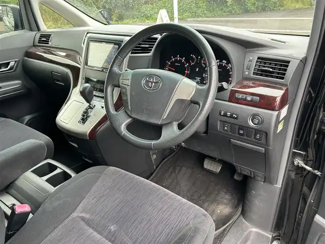 トヨタ ヴェルファイア 2．4Z 鹿児島県 2012(平24)年 13.3万km ブラック フリップダウンモニター/純正ナビ/　　CD/DVD/BT/フルセグ/左側パワースライドドア/HIDオートライト/純正18インチアルミホイール/ステアリングスイッチ/nanoeスイッチ/ECO MODEスイッチ/スマートキー