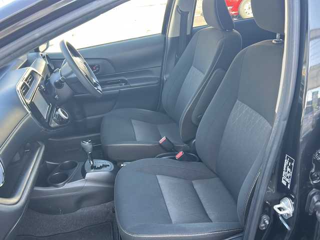 トヨタ アクア 岐阜県 2020(令2)年 4.7万km ブラックマイカ 純正ナビ/フルセグTV/AM/FM/Bluetooth/バックカメラ/ETC/プリクラッシュセーフティー/レーンディパーチャーアラート/横滑り防止装置/パーキングサポートブレーキ/クリアランスソナー/オートライト/プッシュスタート/スマートキー/純正フロアマット