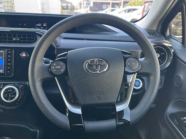 トヨタ アクア 岐阜県 2020(令2)年 4.7万km ブラックマイカ 純正ナビ/フルセグTV/AM/FM/Bluetooth/バックカメラ/ETC/プリクラッシュセーフティー/レーンディパーチャーアラート/横滑り防止装置/パーキングサポートブレーキ/クリアランスソナー/オートライト/プッシュスタート/スマートキー/純正フロアマット