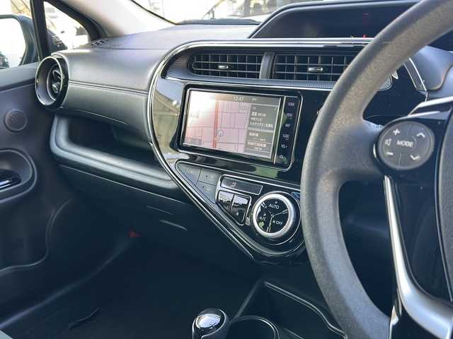 トヨタ アクア 岐阜県 2020(令2)年 4.7万km ブラックマイカ 純正ナビ/フルセグTV/AM/FM/Bluetooth/バックカメラ/ETC/プリクラッシュセーフティー/レーンディパーチャーアラート/横滑り防止装置/パーキングサポートブレーキ/クリアランスソナー/オートライト/プッシュスタート/スマートキー/純正フロアマット