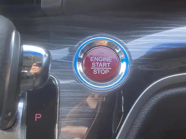 ホンダ オデッセイ アブソルート EX 埼玉県 2014(平26)年 12.4万km クリスタルブラックパール (株)IDOMが運営する【じしゃロン鳩ヶ谷店】の自社ローン対象車両になります。こちらは現金ご利用時の価格です。自社ローンご希望の方は別途その旨お申付け下さい。/登録時124018km/純正ナビ/フルセグTV/マルチビューカメラシステム/フリップダウンモニター/クルーズコントロール/衝突被害軽減システム/両側パワースライドドア/運転席パワーシート/ビルトインETC/ハーフレザーシート/キャプテンシート/オットマン/USB×2/HDMI/プッシュスタート/スマートキー/アイドリングストップ/革巻きステアリング/ステアリングリモコン/オートライト/フロントフォグランプ/パドルシフト/社外19インチAW(TRS)/ダブル/サイド/カーテンエアバッグ/ECON/ドアバイザー