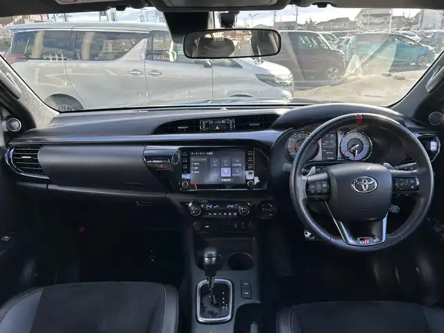 トヨタ ハイラックス Z GRスポーツ 宮城県 2022(令4)年 3.3万km アティチュードブラックマイカ プリクラッシュセーフティ/レーンディパーチャーアラート/ロードサインアシスト/先行車発進告知機能/クリアランスソナー/バックソナー/リアデフロック/アクティブトラクションコントロール/ダウンヒルアシストコントロール制御/オートLSD/8インチディスプレイオーディオ/・ナビ機能付/・Bluetooth/パノラミックビューモニター/ETC/ハーフレザーシート/革巻きステアリング/レーダークルーズコントロール/ステアリングスイッチ/パドルシフト/MTモード付AT/LEDヘッドランプ/フォグランプ/オートライト/スマートキー＆プッシュスタート/電動格納ミラー/純正フロアマット/W/サイド/カーテンエアバッグ