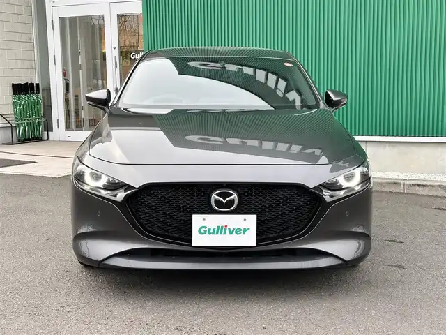 マツダ マツダ３ファストバック XD バーガンディセレクション 宮城県 2021(令3)年 8.5万km マシーングレープレミアムM BOSEサウンドシステム/360度セーフティパッケージ/・360度ビューモニター/・ドライバーモニタリング/＝＝＝/スマートブレーキサポート/AT誤発進抑制制御/全車速追従機能付レーダークルーズコントロール/クルージングトラフィックサポート/車線逸脱警報システム/レーンキープアシスト/前後側方接近車両検知/ブラインドスポットモニタリング/パーキングセンサー（フロント/リア）/ドライバーアテンションアラート/マツダコネクト8.8インチセンターディスプレイ/・CD/DVD/・Bluetooth/・フルセグTV/ヘッドアップディスプレイ/ビルトインETC/ミラー一体型ドライブレコーダー/本革シート/運転席メモリー機能付パワーシート/シートヒーター/ステアリングヒーター/革巻きステアリング/パドルシフト/ステアリングスイッチ/電動パーキングブレーキ/ブレーキホールド/アダプティブLEDヘッドランプ/オートライト/スマートキー＆プッシュスタート/電動格納ミラー/純正18インチAW/純正フロアマット/トノカバー