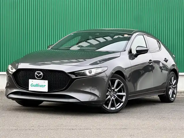 マツダ マツダ３ファストバック XD バーガンディセレクション 宮城県 2021(令3)年 8.5万km マシーングレープレミアムM BOSEサウンドシステム/360度セーフティパッケージ/・360度ビューモニター/・ドライバーモニタリング/＝＝＝/スマートブレーキサポート/AT誤発進抑制制御/全車速追従機能付レーダークルーズコントロール/クルージングトラフィックサポート/車線逸脱警報システム/レーンキープアシスト/前後側方接近車両検知/ブラインドスポットモニタリング/パーキングセンサー（フロント/リア）/ドライバーアテンションアラート/マツダコネクト8.8インチセンターディスプレイ/・CD/DVD/・Bluetooth/・フルセグTV/ヘッドアップディスプレイ/ビルトインETC/ミラー一体型ドライブレコーダー/本革シート/運転席メモリー機能付パワーシート/シートヒーター/ステアリングヒーター/革巻きステアリング/パドルシフト/ステアリングスイッチ/電動パーキングブレーキ/ブレーキホールド/アダプティブLEDヘッドランプ/オートライト/スマートキー＆プッシュスタート/電動格納ミラー/純正18インチAW/純正フロアマット/トノカバー