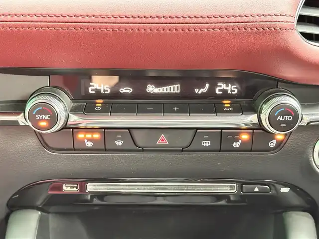 マツダ マツダ３ファストバック XD バーガンディセレクション 宮城県 2021(令3)年 8.5万km マシーングレープレミアムM BOSEサウンドシステム/360度セーフティパッケージ/・360度ビューモニター/・ドライバーモニタリング/＝＝＝/スマートブレーキサポート/AT誤発進抑制制御/全車速追従機能付レーダークルーズコントロール/クルージングトラフィックサポート/車線逸脱警報システム/レーンキープアシスト/前後側方接近車両検知/ブラインドスポットモニタリング/パーキングセンサー（フロント/リア）/ドライバーアテンションアラート/マツダコネクト8.8インチセンターディスプレイ/・CD/DVD/・Bluetooth/・フルセグTV/ヘッドアップディスプレイ/ビルトインETC/ミラー一体型ドライブレコーダー/本革シート/運転席メモリー機能付パワーシート/シートヒーター/ステアリングヒーター/革巻きステアリング/パドルシフト/ステアリングスイッチ/電動パーキングブレーキ/ブレーキホールド/アダプティブLEDヘッドランプ/オートライト/スマートキー＆プッシュスタート/電動格納ミラー/純正18インチAW/純正フロアマット/トノカバー