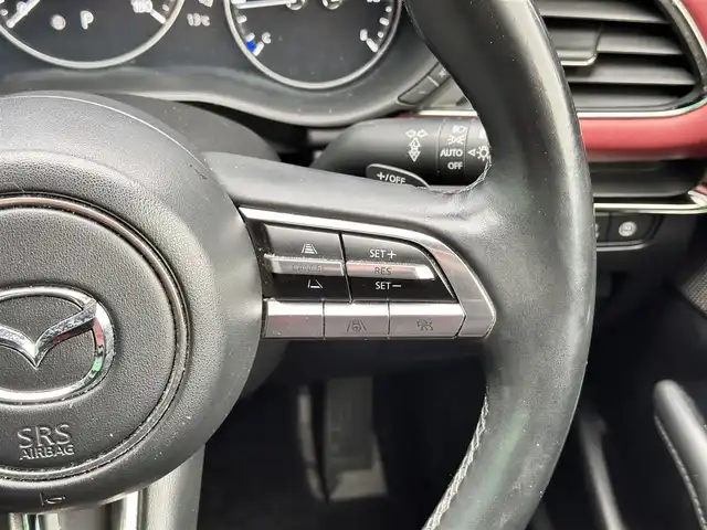 マツダ マツダ３ファストバック XD バーガンディセレクション 宮城県 2021(令3)年 8.5万km マシーングレープレミアムM BOSEサウンドシステム/360度セーフティパッケージ/・360度ビューモニター/・ドライバーモニタリング/＝＝＝/スマートブレーキサポート/AT誤発進抑制制御/全車速追従機能付レーダークルーズコントロール/クルージングトラフィックサポート/車線逸脱警報システム/レーンキープアシスト/前後側方接近車両検知/ブラインドスポットモニタリング/パーキングセンサー（フロント/リア）/ドライバーアテンションアラート/マツダコネクト8.8インチセンターディスプレイ/・CD/DVD/・Bluetooth/・フルセグTV/ヘッドアップディスプレイ/ビルトインETC/ミラー一体型ドライブレコーダー/本革シート/運転席メモリー機能付パワーシート/シートヒーター/ステアリングヒーター/革巻きステアリング/パドルシフト/ステアリングスイッチ/電動パーキングブレーキ/ブレーキホールド/アダプティブLEDヘッドランプ/オートライト/スマートキー＆プッシュスタート/電動格納ミラー/純正18インチAW/純正フロアマット/トノカバー