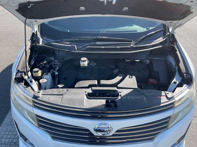 日産 エルグランド 250HWS アーバンクロム ブラックレザー 山口県 2012(平24)年 11.2万km ブリリアントホワイトパール ワンオーナー車/純正メモリナビ/Bluetooth/フルセグTV/バックカメラ/社外フリップダウンモニター/両側パワースライドドア/フロントエアロ/キセノンライト/フォグライト/オートライト/前席シートヒーター/前席パワーシート/スマートキー＆プッシュスタート/2列目オットマン/純正18インチAW/保証書・取説