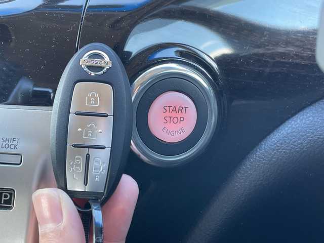 日産 エルグランド 250HWS アーバンクロム ブラックレザー 山口県 2012(平24)年 11.2万km ブリリアントホワイトパール ワンオーナー車/純正メモリナビ/Bluetooth/フルセグTV/バックカメラ/社外フリップダウンモニター/両側パワースライドドア/フロントエアロ/キセノンライト/フォグライト/オートライト/前席シートヒーター/前席パワーシート/スマートキー＆プッシュスタート/2列目オットマン/純正18インチAW/保証書・取説