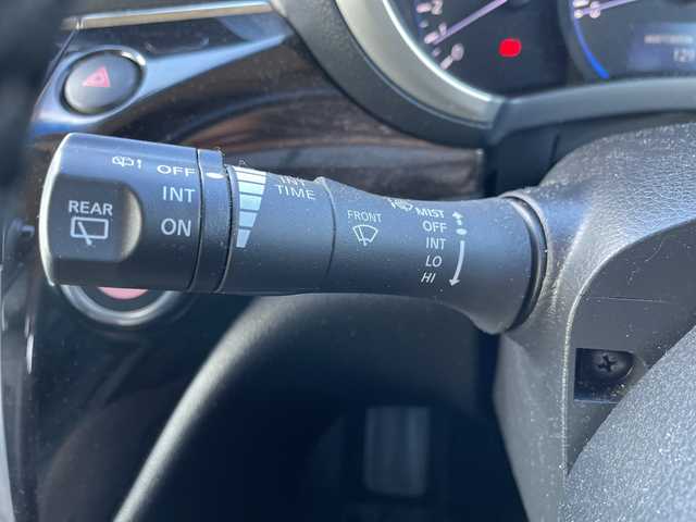 日産 エルグランド 250HWS アーバンクロム ブラックレザー 山口県 2012(平24)年 11.2万km ブリリアントホワイトパール ワンオーナー車/純正メモリナビ/Bluetooth/フルセグTV/バックカメラ/社外フリップダウンモニター/両側パワースライドドア/フロントエアロ/キセノンライト/フォグライト/オートライト/前席シートヒーター/前席パワーシート/スマートキー＆プッシュスタート/2列目オットマン/純正18インチAW/保証書・取説