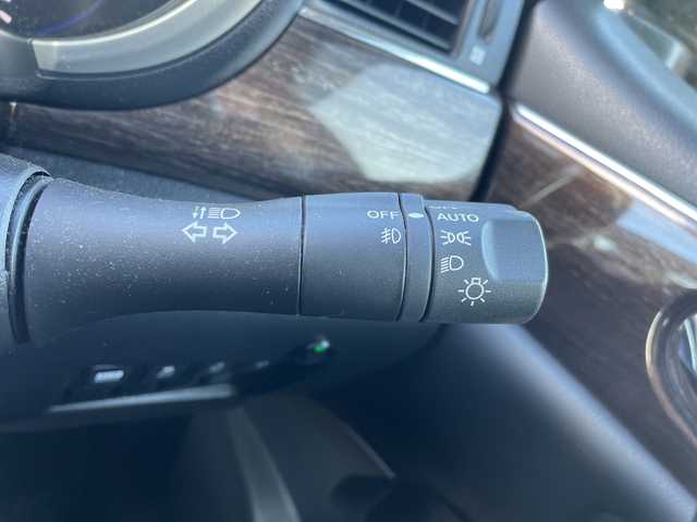 日産 エルグランド 250HWS アーバンクロム ブラックレザー 山口県 2012(平24)年 11.2万km ブリリアントホワイトパール ワンオーナー車/純正メモリナビ/Bluetooth/フルセグTV/バックカメラ/社外フリップダウンモニター/両側パワースライドドア/フロントエアロ/キセノンライト/フォグライト/オートライト/前席シートヒーター/前席パワーシート/スマートキー＆プッシュスタート/2列目オットマン/純正18インチAW/保証書・取説