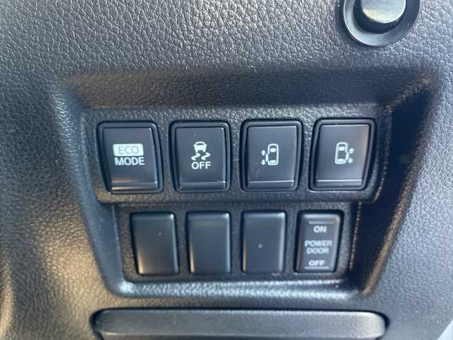 日産 エルグランド 250HWS アーバンクロム ブラックレザー 山口県 2012(平24)年 11.2万km ブリリアントホワイトパール ワンオーナー車/純正メモリナビ/Bluetooth/フルセグTV/バックカメラ/社外フリップダウンモニター/両側パワースライドドア/フロントエアロ/キセノンライト/フォグライト/オートライト/前席シートヒーター/前席パワーシート/スマートキー＆プッシュスタート/2列目オットマン/純正18インチAW/保証書・取説