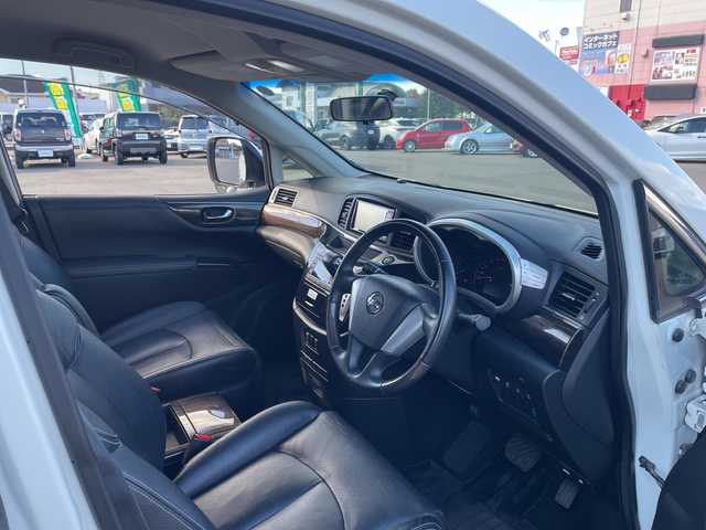 日産 エルグランド 250HWS アーバンクロム ブラックレザー 山口県 2012(平24)年 11.2万km ブリリアントホワイトパール ワンオーナー車/純正メモリナビ/Bluetooth/フルセグTV/バックカメラ/社外フリップダウンモニター/両側パワースライドドア/フロントエアロ/キセノンライト/フォグライト/オートライト/前席シートヒーター/前席パワーシート/スマートキー＆プッシュスタート/2列目オットマン/純正18インチAW/保証書・取説