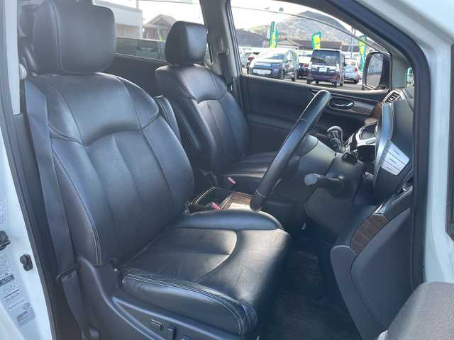 日産 エルグランド 250HWS アーバンクロム ブラックレザー 山口県 2012(平24)年 11.2万km ブリリアントホワイトパール ワンオーナー車/純正メモリナビ/Bluetooth/フルセグTV/バックカメラ/社外フリップダウンモニター/両側パワースライドドア/フロントエアロ/キセノンライト/フォグライト/オートライト/前席シートヒーター/前席パワーシート/スマートキー＆プッシュスタート/2列目オットマン/純正18インチAW/保証書・取説