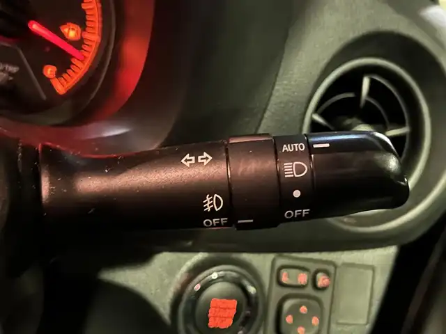 トヨタ ヴィッツ F 静岡県 2017(平29)年 2.5万km ホワイトパールクリスタルシャイン ユーザー買取車両/純正SDナビ(NSCD-W66)/　【CD/DVD/BT/ワンセグTV】/純正LEDヘッドライト/バックカメラ/スマートキー/ドライブレコーダー/スマートキー/プッシュスタート/ビルトインETC/取扱説明書/スペアキー×1