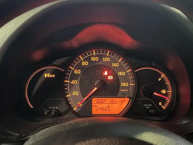 トヨタ ヴィッツ F 静岡県 2017(平29)年 2.5万km ホワイトパールクリスタルシャイン ユーザー買取車両/純正SDナビ(NSCD-W66)/　【CD/DVD/BT/ワンセグTV】/純正LEDヘッドライト/バックカメラ/スマートキー/ドライブレコーダー/スマートキー/プッシュスタート/ビルトインETC/取扱説明書/スペアキー×1