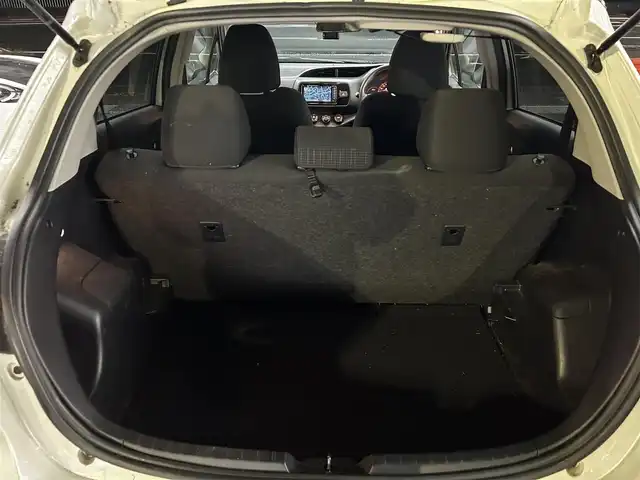 トヨタ ヴィッツ F 静岡県 2017(平29)年 2.5万km ホワイトパールクリスタルシャイン ユーザー買取車両/純正SDナビ(NSCD-W66)/　【CD/DVD/BT/ワンセグTV】/純正LEDヘッドライト/バックカメラ/スマートキー/ドライブレコーダー/スマートキー/プッシュスタート/ビルトインETC/取扱説明書/スペアキー×1