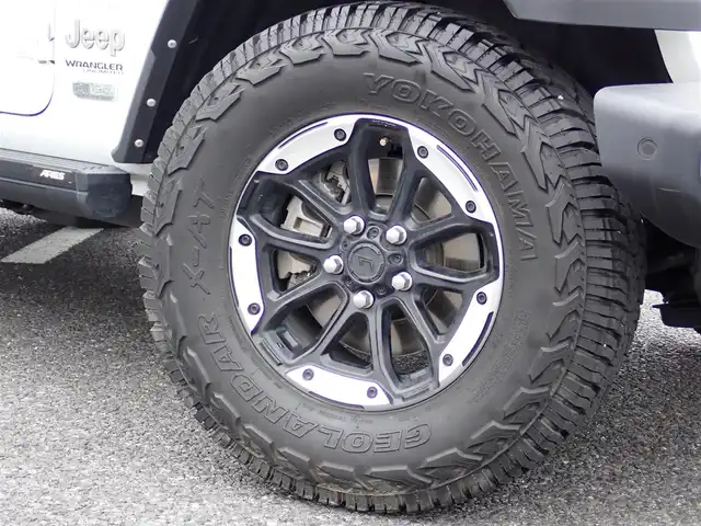 クライスラー・ジープ ジープ ラングラー アンリミテッド サハラ 千葉県 2020(令2)年 5.2万km 白 ソフトトップオープン（BESTOPサンライダー）/4WD/純正ナビゲーション/・8.4インチ・ディスプレイ/・Bluetooth/フルセグTV/F/S/Rカメラ/社外デジタルインナーミラー /ETC2.0/ドライブレコーダー/シートヒーター/レザーシート/アダプティブクルーズコントロール/ステアリングヒーター/社外17インチAW/電動ステップ/取扱説明書/保証書