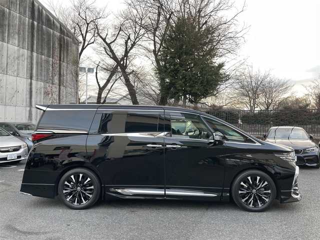 トヨタ アルファードハイブリット エグゼクティブ ラウンジ 埼玉県 2023(令5)年 2.8万km ブラック ハイブリッドモデル/4WD/モデリスタエアロキット/モデリスタフロントグリル/独立ムーンルーフ/メーカーナビゲーション/フルセグTV/JBLサウンドシステム/360カメラ/後席リアエンターテイメント/純正オプション19インチアルミ/GRパフォーマンスダンパー/GRドアスタビライザー&ブレースセット/ヘッドアップディスプレイ/アダプティブクルーズコントロール/オートハイビーム/LEDヘッドライト/デジタルインナーミラー /黒レザーシート/ETC20/シートヒーター/シートベンチレーション/ステアリングヒーター/パワーバックドア/FRコーナーセンサー/FRドライブレコーダー/ブラインドスポット/スペアタイヤ/AC100V/スペアキー/R6ディーラー点検記録簿/新車保証書/取扱説明書
