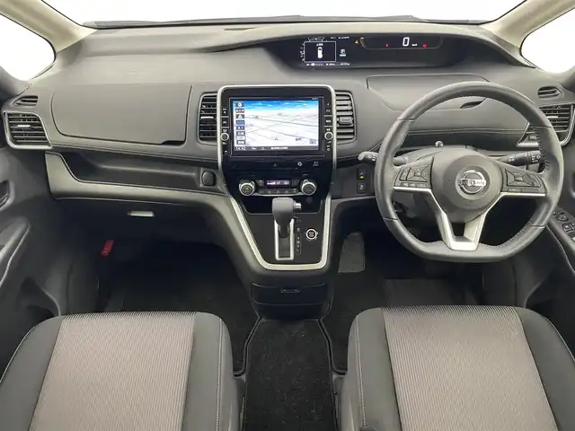 日産 セレナ ハイウェイスター Vセレクション 富山県 2018(平30)年 4.1万km ブリリアントホワイトパール 純正9インチナビ：MM518D-L/（AM/FM/CD/DVD/Bluetooth/AUX）/フルセグTV/全方位カメラ/衝突被害軽減システム/純正前方ドライブレコーダー/コーナーセンサー/両側パワースライドドア/左側ハンズフリーオートスライドドア/社外AW付スタッドレスタイヤ積込/パーキングブレーキサポート/ＵＳＢ/ETC/横滑り防止システム/アイドリングストップ/LEDヘッドライト/フォグランプ/オートライト/純正フロアマット/純正ドアバイザー/純正アルミホイール/スマートキー×2