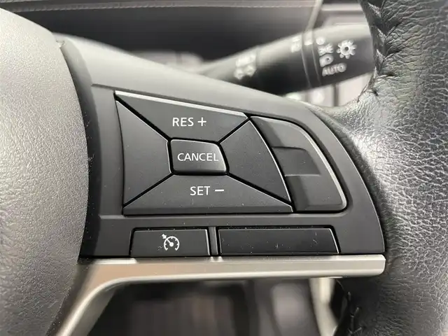 日産 セレナ ハイウェイスター Vセレクション 富山県 2018(平30)年 4.1万km ブリリアントホワイトパール 純正9インチナビ：MM518D-L/（AM/FM/CD/DVD/Bluetooth/AUX）/フルセグTV/全方位カメラ/衝突被害軽減システム/純正前方ドライブレコーダー/コーナーセンサー/両側パワースライドドア/左側ハンズフリーオートスライドドア/社外AW付スタッドレスタイヤ積込/パーキングブレーキサポート/ＵＳＢ/ETC/横滑り防止システム/アイドリングストップ/LEDヘッドライト/フォグランプ/オートライト/純正フロアマット/純正ドアバイザー/純正アルミホイール/スマートキー×2