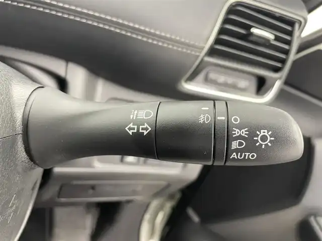 日産 セレナ ハイウェイスター Vセレクション 富山県 2018(平30)年 4.1万km ブリリアントホワイトパール 純正9インチナビ：MM518D-L/（AM/FM/CD/DVD/Bluetooth/AUX）/フルセグTV/全方位カメラ/衝突被害軽減システム/純正前方ドライブレコーダー/コーナーセンサー/両側パワースライドドア/左側ハンズフリーオートスライドドア/社外AW付スタッドレスタイヤ積込/パーキングブレーキサポート/ＵＳＢ/ETC/横滑り防止システム/アイドリングストップ/LEDヘッドライト/フォグランプ/オートライト/純正フロアマット/純正ドアバイザー/純正アルミホイール/スマートキー×2