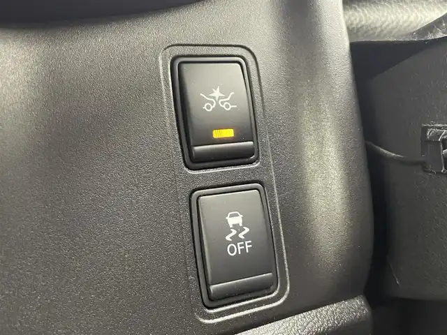 日産 セレナ ハイウェイスター Vセレクション 富山県 2018(平30)年 4.1万km ブリリアントホワイトパール 純正9インチナビ：MM518D-L/（AM/FM/CD/DVD/Bluetooth/AUX）/フルセグTV/全方位カメラ/衝突被害軽減システム/純正前方ドライブレコーダー/コーナーセンサー/両側パワースライドドア/左側ハンズフリーオートスライドドア/社外AW付スタッドレスタイヤ積込/パーキングブレーキサポート/ＵＳＢ/ETC/横滑り防止システム/アイドリングストップ/LEDヘッドライト/フォグランプ/オートライト/純正フロアマット/純正ドアバイザー/純正アルミホイール/スマートキー×2