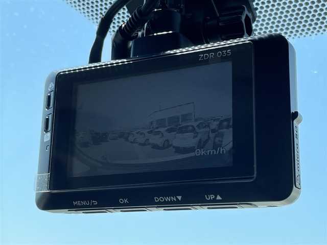 トヨタ ヴェルファイア ZA Gエディション 佐賀県 2017(平29)年 6.2万km ホワイトパールクリスタルシャイン Wサンルーフ/プリクラッシュセーフティシステム/レーダークルーズコントロール/ロードサインアシスト/アダプティブハイビームシステム/インテリジェントクリアランスソナー/誤発進抑制制御機能/純正10インチナビ(NSZN-Z66T)/　フルセグTV　CD　DVD　SD　BT/純正フリップダウンモニター【V12T-R66C】/バックカメラ/前後ドライブレコーダー/ビルトインETC/パワーバックドア/両側パワースライドドア/Ｄ＋Ｎ席パワーシート(D席メモリー機能付)/シートヒーター/電動オットマン/ISOFIX/100V電源/後席用パワーサイドサンシェード/ステアリングヒーター/ステアリングリモコン/純正18インチアルミホイール/純正LEDヘッドライト/オートマチックハイビーム/フォグランプ/純正フロアマット/ウィンカーミラー/ドアバイザ―/プッシュスタート/スペアキー