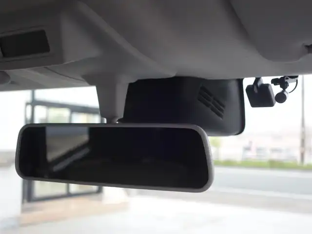 スズキ ジムニー XC 静岡県 2024(令6)年 0.6万km ミディアムグレー ワンオーナー・禁煙車/スズキセーフティーサポート/　デュアルセンサーブレーキ/　誤発進抑制機能/　車線逸脱警報/　ふらつき警報/　先行車発進お知らせ機能/　ハイビームアシスト/クルーズコントロール/LEDヘッドライト/カロッツェリアディスプレイオーディオ/　DVD・CD・BT・USB/ステアリングリモコン対応/バックカメラ/ETC2.0/社外3Dフロアマット/オートアエコン/前席シートヒーター/スマートキー２個
