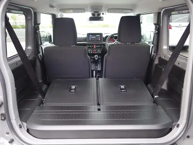 スズキ ジムニー XC 静岡県 2024(令6)年 0.6万km ミディアムグレー ワンオーナー・禁煙車/スズキセーフティーサポート/　デュアルセンサーブレーキ/　誤発進抑制機能/　車線逸脱警報/　ふらつき警報/　先行車発進お知らせ機能/　ハイビームアシスト/クルーズコントロール/LEDヘッドライト/カロッツェリアディスプレイオーディオ/　DVD・CD・BT・USB/ステアリングリモコン対応/バックカメラ/ETC2.0/社外3Dフロアマット/オートアエコン/前席シートヒーター/スマートキー２個