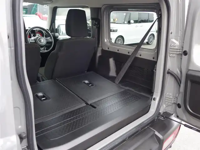 スズキ ジムニー XC 静岡県 2024(令6)年 0.6万km ミディアムグレー ワンオーナー・禁煙車/スズキセーフティーサポート/　デュアルセンサーブレーキ/　誤発進抑制機能/　車線逸脱警報/　ふらつき警報/　先行車発進お知らせ機能/　ハイビームアシスト/クルーズコントロール/LEDヘッドライト/カロッツェリアディスプレイオーディオ/　DVD・CD・BT・USB/ステアリングリモコン対応/バックカメラ/ETC2.0/社外3Dフロアマット/オートアエコン/前席シートヒーター/スマートキー２個