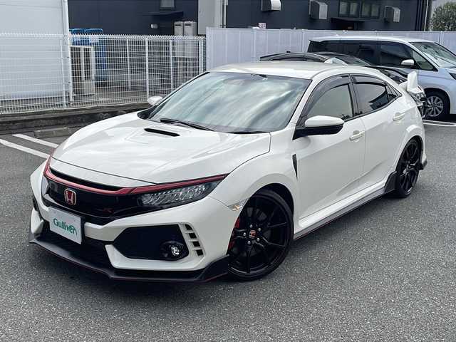 ホンダ シビック タイプR 福岡県 2018(平30)年 2.9万km 白 純正ナビ（Gathers)/クルーズコントロール（追従なし）/CD・DVD再生機能あり/エアロパーツ（フロント・リアアンダー）/ETC/社外カメラ（バックカメラ）/ミュージックプレイヤー接続（ipod)/TV(フルセグ）/純正フロアマット/USB入力端子/純正アルミホイール/盗難防止装置/LEDオートライト/エアバッグ（運転席・助手席）/取扱説明書/保証書/布系シート
