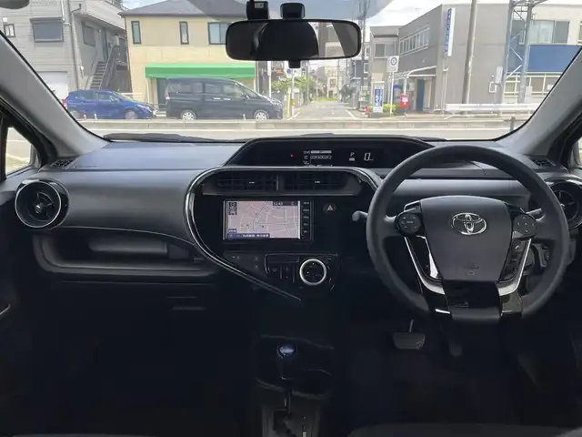 トヨタ アクア S 埼玉県 2020(令2)年 11.4万km スーパーホワイトⅡ (株)IDOMが運営する【じしゃロン鳩ヶ谷店】の自社ローン専用車両になりますこちらは現金またはオートローンご利用時の価格です。自社ローンご希望の方は別途その旨お申付け下さい/純正ナビ/・TV/AM/FM/CD/SD/BT/バックカメラ/ETC/ドラレコ/ステアリングスイッチ/オートエアコン/リモコンキー/スペアキー/純正フロアマット/電動格納ミラー