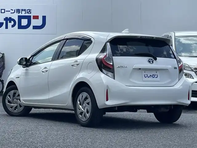 トヨタ アクア S 埼玉県 2020(令2)年 11.4万km スーパーホワイトⅡ (株)IDOMが運営する【じしゃロン鳩ヶ谷店】の自社ローン専用車両になりますこちらは現金またはオートローンご利用時の価格です。自社ローンご希望の方は別途その旨お申付け下さい/純正ナビ/・TV/AM/FM/CD/SD/BT/バックカメラ/ETC/ドラレコ/ステアリングスイッチ/オートエアコン/リモコンキー/スペアキー/純正フロアマット/電動格納ミラー