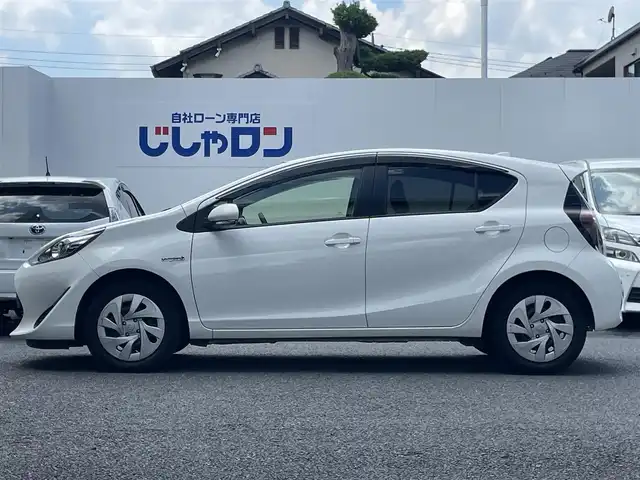 トヨタ アクア S 埼玉県 2020(令2)年 11.4万km スーパーホワイトⅡ (株)IDOMが運営する【じしゃロン鳩ヶ谷店】の自社ローン専用車両になりますこちらは現金またはオートローンご利用時の価格です。自社ローンご希望の方は別途その旨お申付け下さい/純正ナビ/・TV/AM/FM/CD/SD/BT/バックカメラ/ETC/ドラレコ/ステアリングスイッチ/オートエアコン/リモコンキー/スペアキー/純正フロアマット/電動格納ミラー