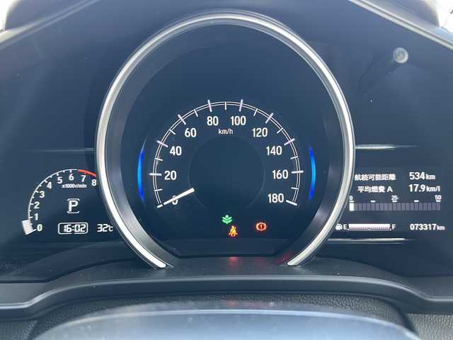 ホンダ フィット 13G L ホンダセンシング 神奈川県 2017(平29)年 7.4万km クリスタルブラックパール 純正ディスプレイオーディオ(AM/FM/CD/USB/ワンセグTV)/バックカメラ/レーダークルーズコントロール/衝突被害軽減ブレーキ/レーンキープアシスト/横滑り防止装置/アイドリングストップ/ビルトインETC/前後ドライブレコーダー/オートライト/純正フロアマット/純正ドアバイザー/ステアリングスイッチ/ISOFIX/社外AW付冬タイヤ積込/スペアキー×1/保証書/取扱説明書