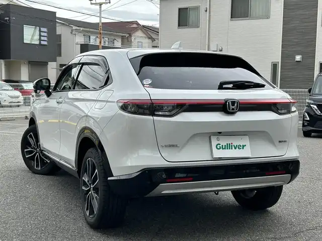ホンダ ヴェゼル ハイブリッド e:HEV Z 兵庫県 2024(令6)年 1.6万km プラチナホワイトパール ホンダコネクトディスプレイ/プレミアムオーディオ(10スピーカー)/マルチビューカメラ/ホンダセンシング/・追従クルーズコントロール/・誤発進抑制/・近距離衝突軽減ブレーキ/・車線維持システム/・標識認識/・オートハイビーム/・パーキングセンサー/・LEDアクティブコーナリングライト/ハンズフリーパワバックドア/左右独立オートエアコン/ステアリングヒーター/ETC/マット・バイザー/取説・保証書