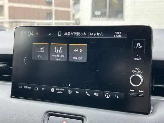 ホンダ ヴェゼル ハイブリッド e:HEV Z 兵庫県 2024(令6)年 1.6万km プラチナホワイトパール ホンダコネクトディスプレイ/プレミアムオーディオ(10スピーカー)/マルチビューカメラ/ホンダセンシング/・追従クルーズコントロール/・誤発進抑制/・近距離衝突軽減ブレーキ/・車線維持システム/・標識認識/・オートハイビーム/・パーキングセンサー/・LEDアクティブコーナリングライト/ハンズフリーパワバックドア/左右独立オートエアコン/ステアリングヒーター/ETC/マット・バイザー/取説・保証書